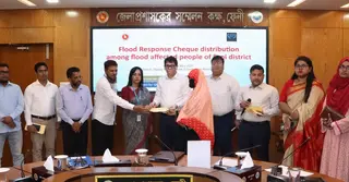 ফেনীতে বন্যায় ক্ষতিগ্রস্ত পরিবারের মাঝে ইউনিসেফের অর্থ সহায়তা